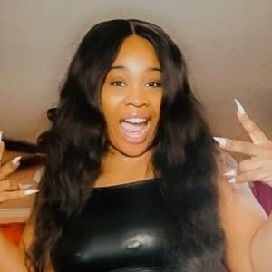 Meet your Posher, Monique